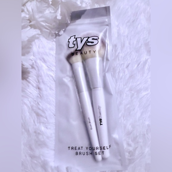 TYS Other - TYS Beauty Treat Yourself Brush Set – 2 Piece | New in Package